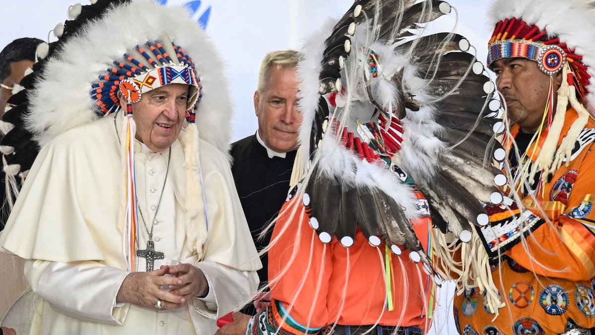 Pope-Francis-wears-a-headdress-Indigenous-leaders-at-Muskwa-Park-in-Maskwacis-Canada-AFP