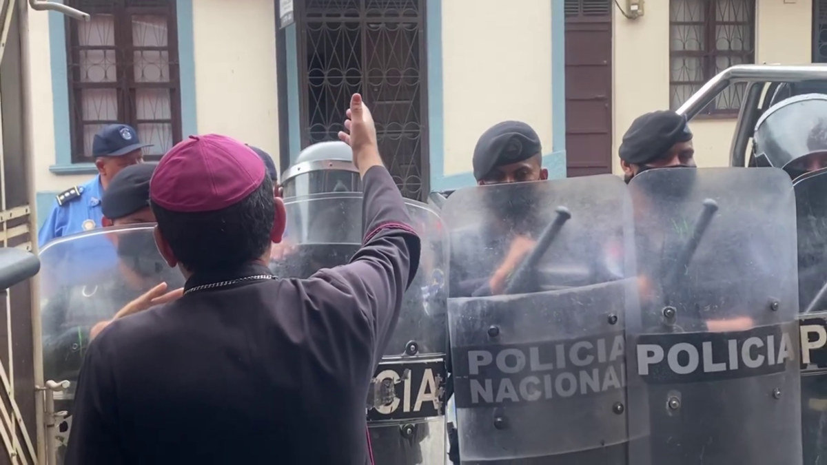 Ditadura da Nicarágua detém bispo de Matagalpa, que é um dos mais de 100 religiosos católicos sequestrados, presos ou mortos em 2022