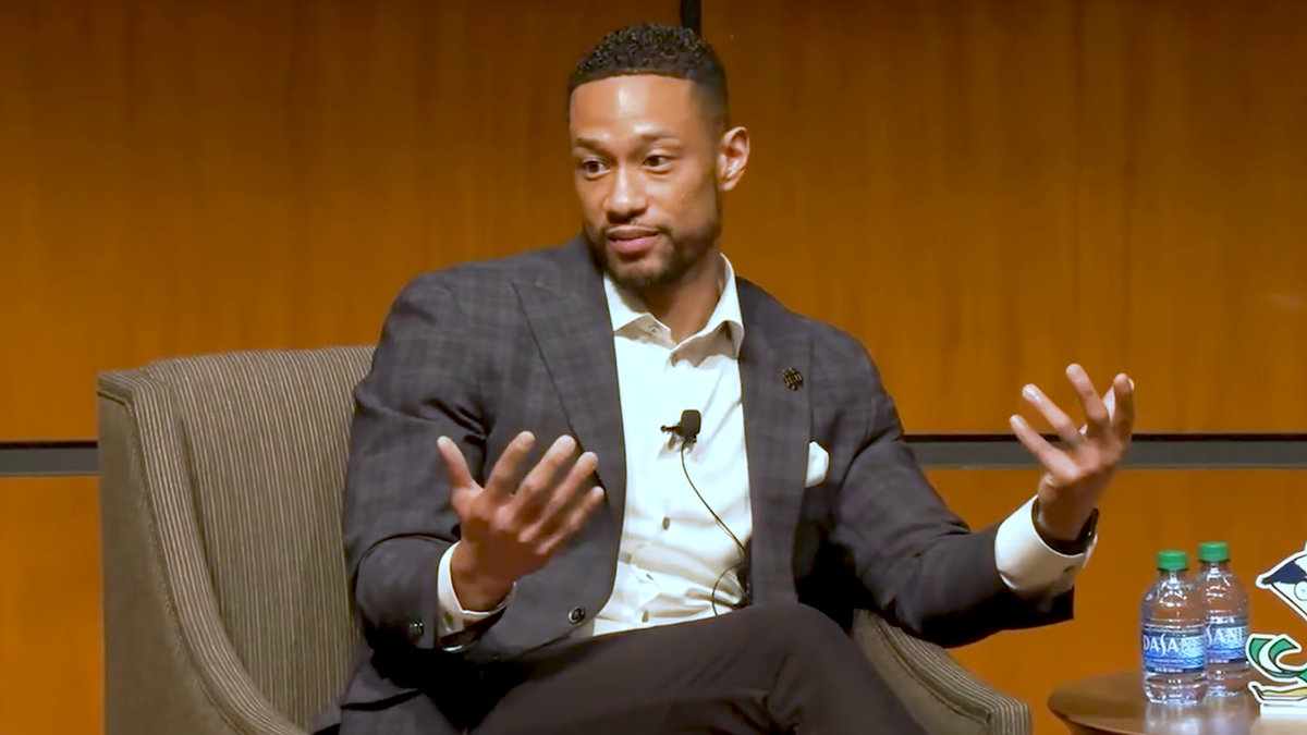 WEB3-MARCUS-FREEMAN-NOTRE-DAME-FIGHTING-IRISH-COACH-YOUTUBE-NOTREDAMEBUSINESS-FAIRUSE.png