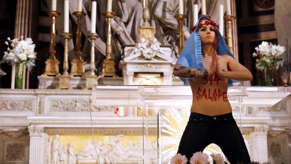 FEMEN-MADELEINE-AFP-000_Par7748192-e1668698823118.jpg