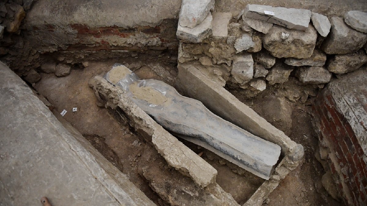 sarcophagus Notre Dame