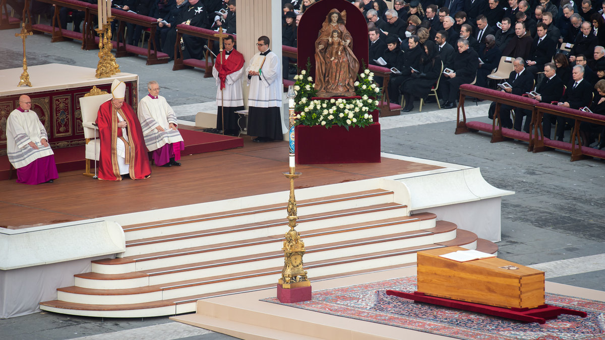 Funeral-mass-of-Pope-Emeritus-Benedict-XVI-Antoine-Mekary-ALETEIA-AM_7930-e1672929104254.jpg