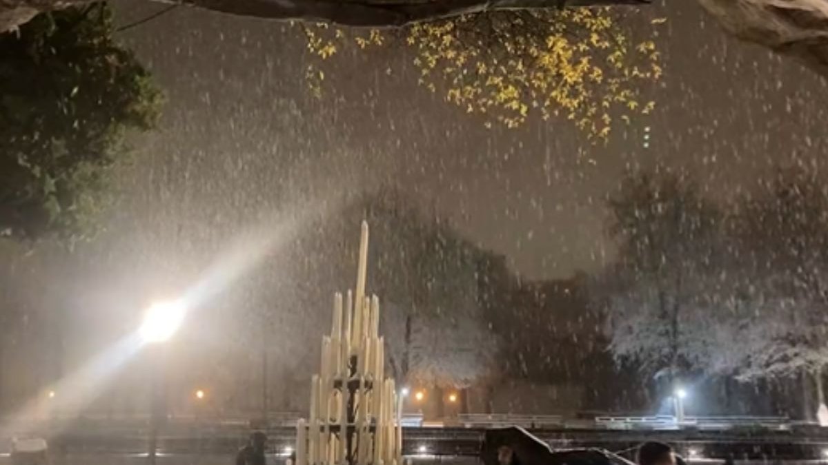 LOURDES, FRANCE, NEIGE