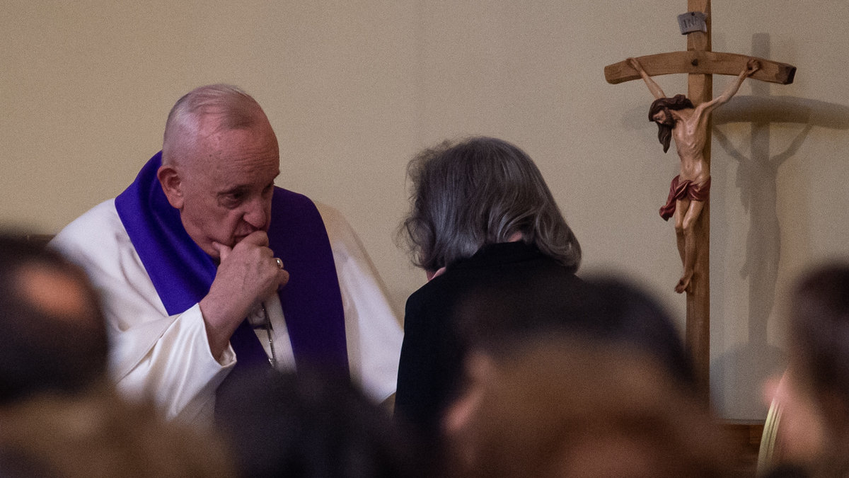 Pope-Francis-presides-over-a-Penitential-Celebration-opening-the-24-Hours-for-the-lord