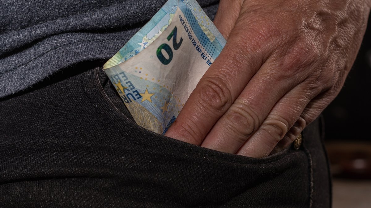 złodziej oddał skradzione pieniądze