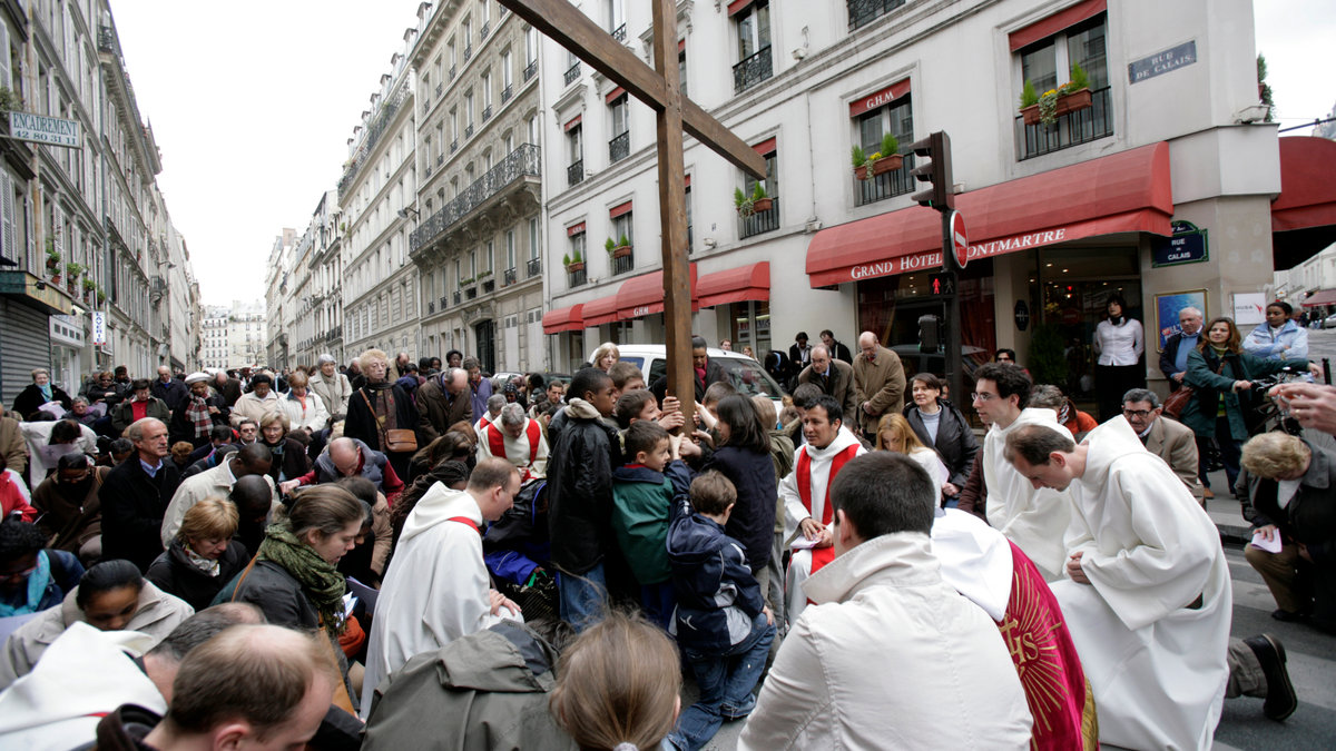 CHEMIN-DE-CROIX-PARIS-GODONG-FR128306A.JPG