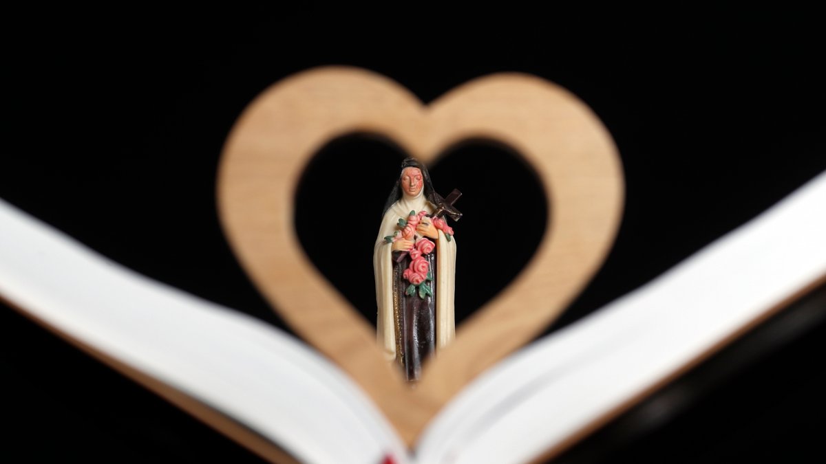 Figurka świętej Teresy z Lisieux