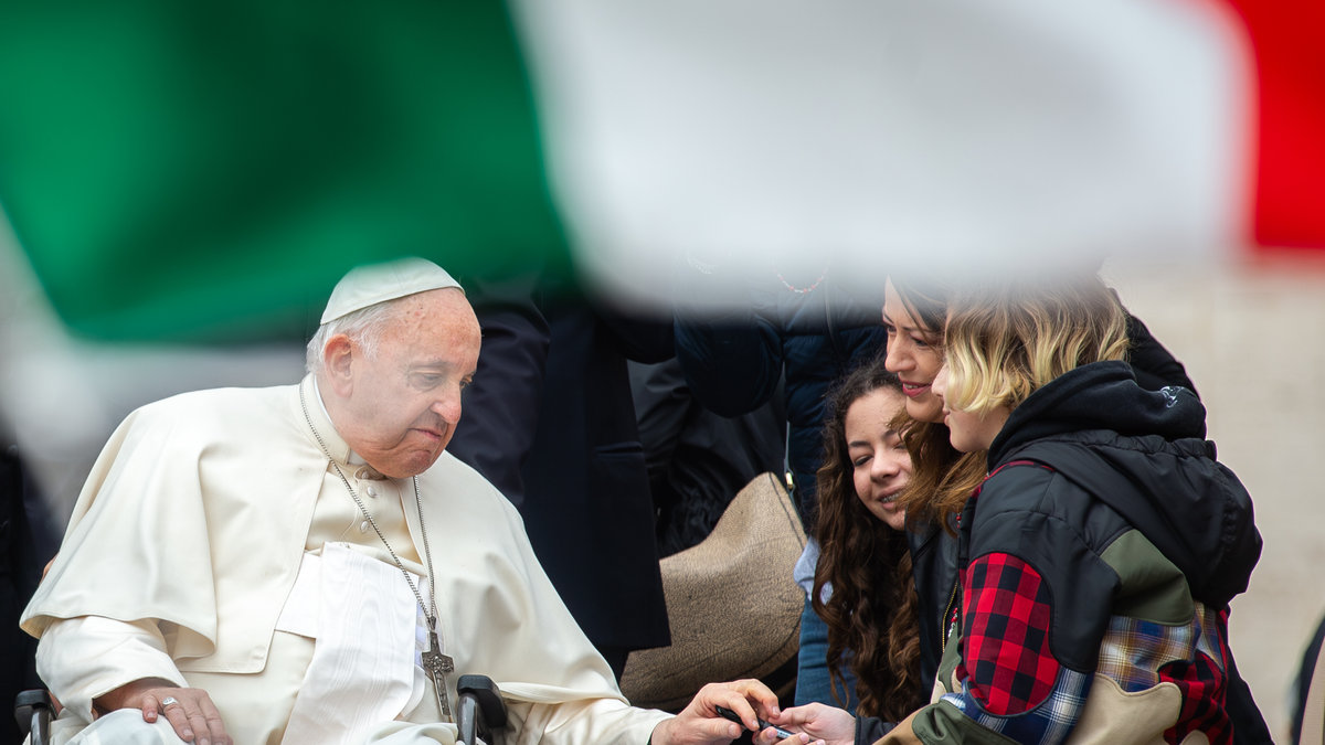 Pope Francis meet with Faithful at the end of his weekly general audience