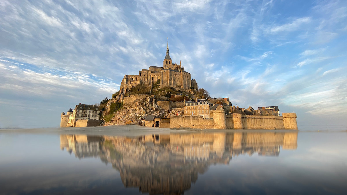 西嶋俊親、『風涛杳然（LE MONT-SAINT MICHEL）』 The 1,000th anniversary of Mont Saint-Michel: A shrine to the Last