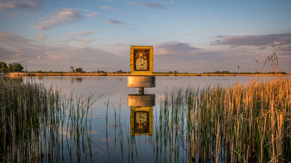 Obraz Matki Bożej „Pani Kujaw” nad jeziorem