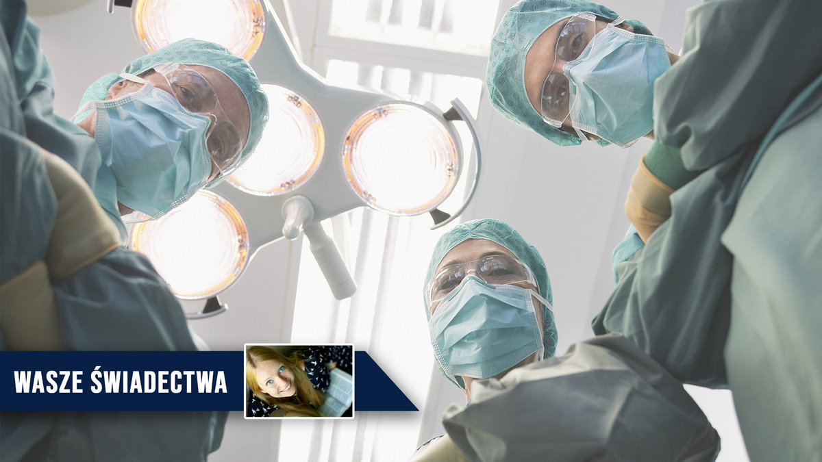 Lekarze stoją nad pacjentem, którego będą operować