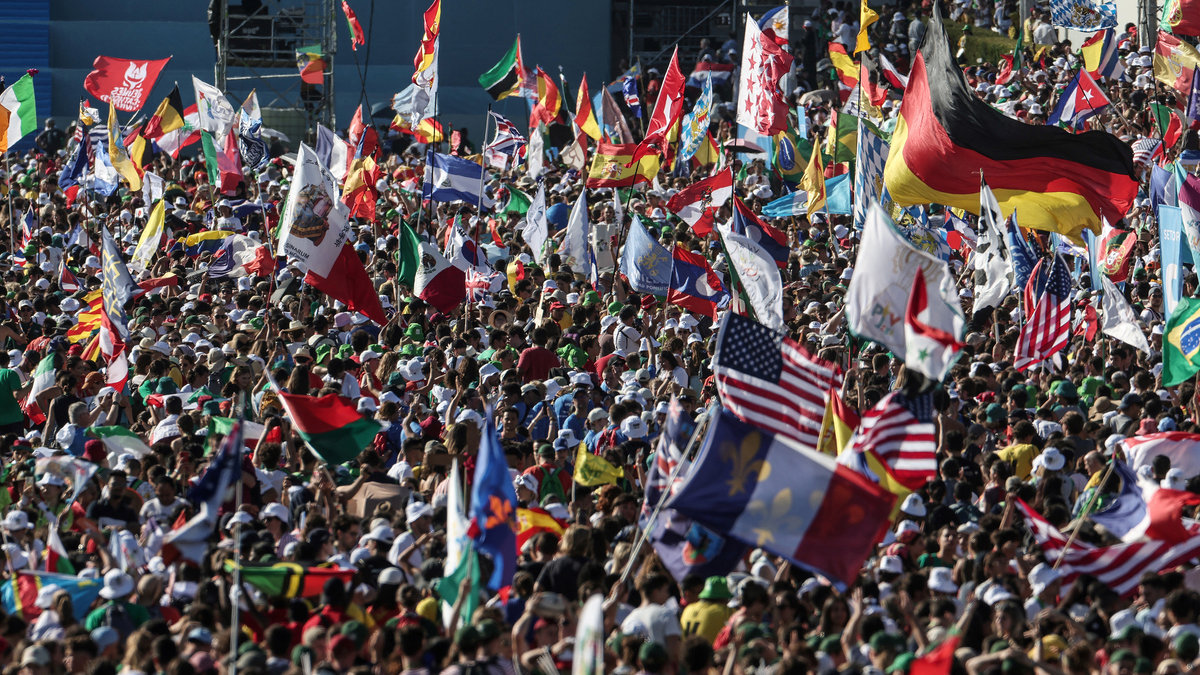 Pilgrims-attend-the-opening-mass-of-the-World-Youth-Day-2023-AFP