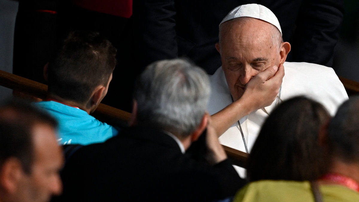 Pope-Francis-Holy-Rosary-prayer-Chapel-of-Apparitions-Sanctuary-of-Our-Lady-of-Fatima-AFP