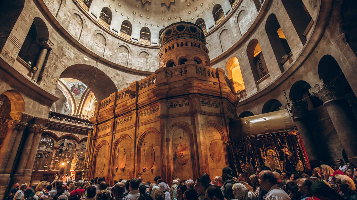 SAINT-SEPULCRE-JERUSALEM-shutterstock_775288459.jpg