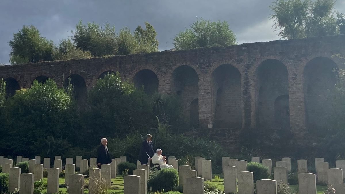 Papa Francisco no Cemitério de Guerra de Roma no dia de Finados em 2023