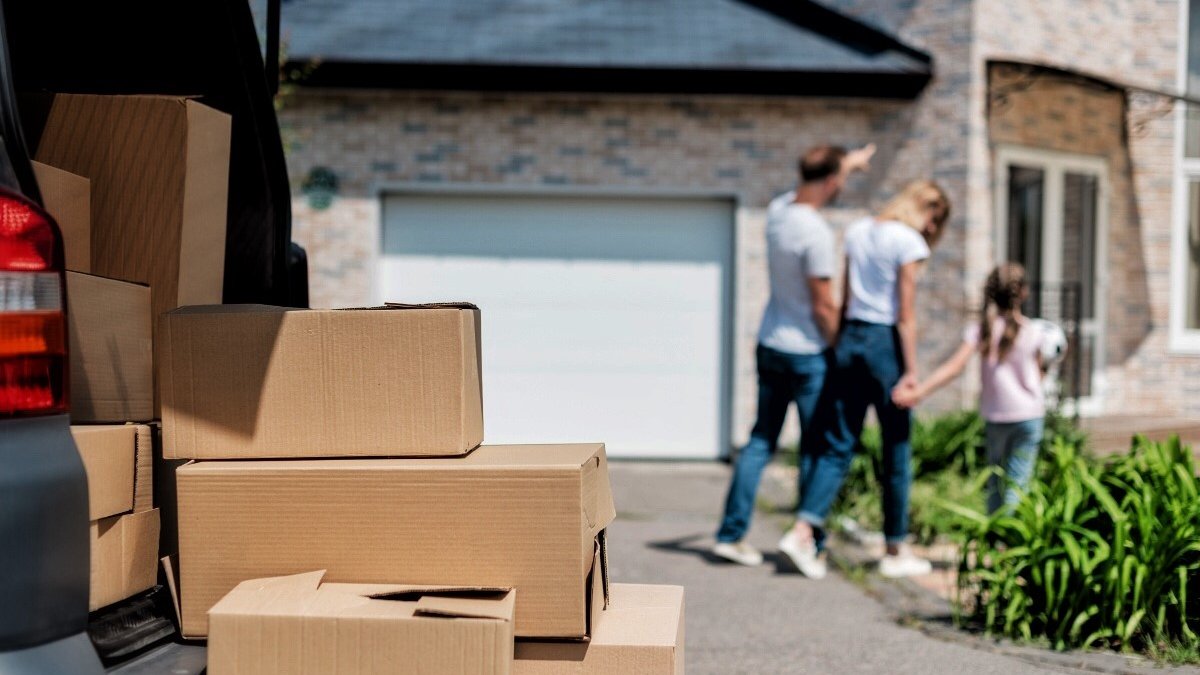 Family moving heading to new house