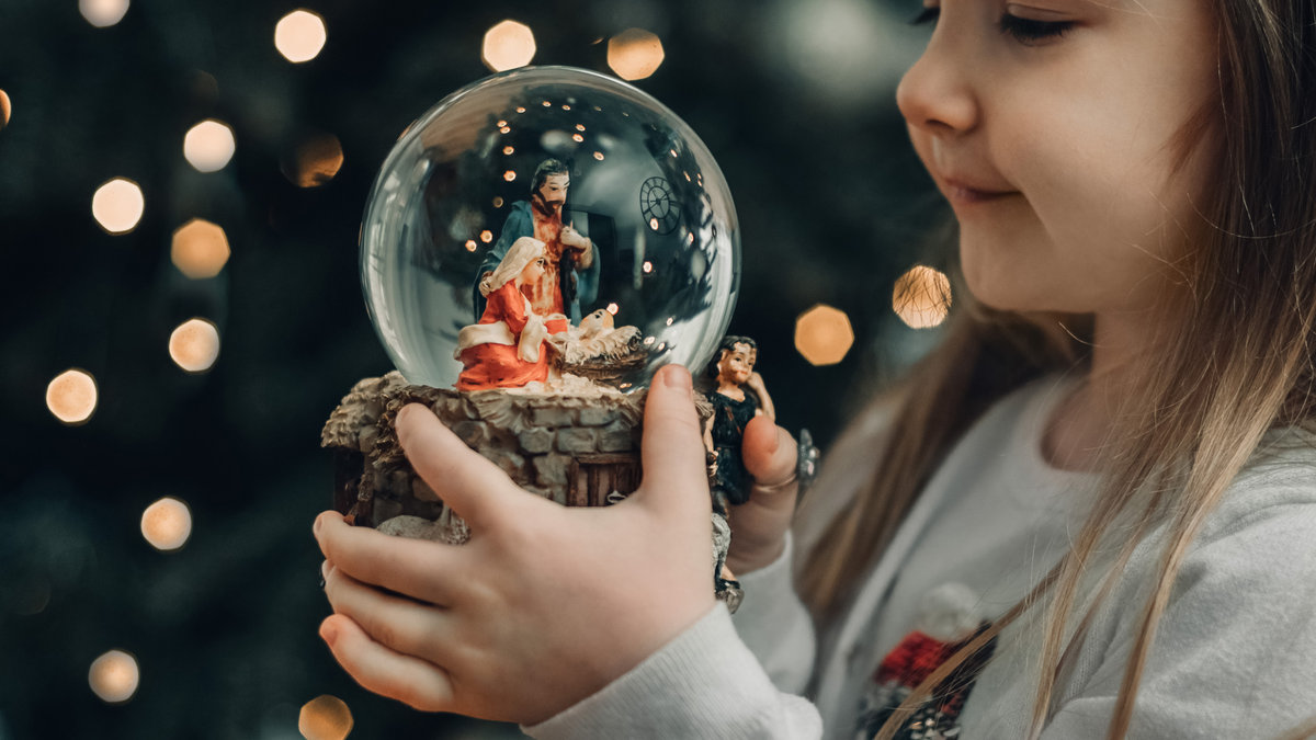 CRECHE-CRIB-CHILD-shutterstock_1868595805