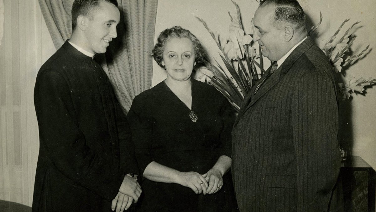 Jorge Bergoglio now Pope Francis his mother Maria Regina Sivori and his father Mario Jose Bergoglio