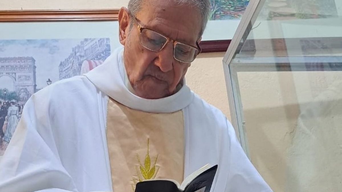 MONS-FELIX-YANEZ-MONTOYA-BENDICION.jpg