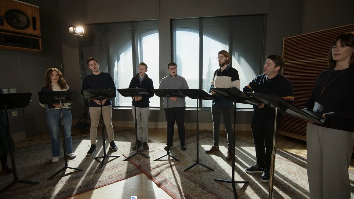 VOCES8 sings "In Dulci Jubilo"