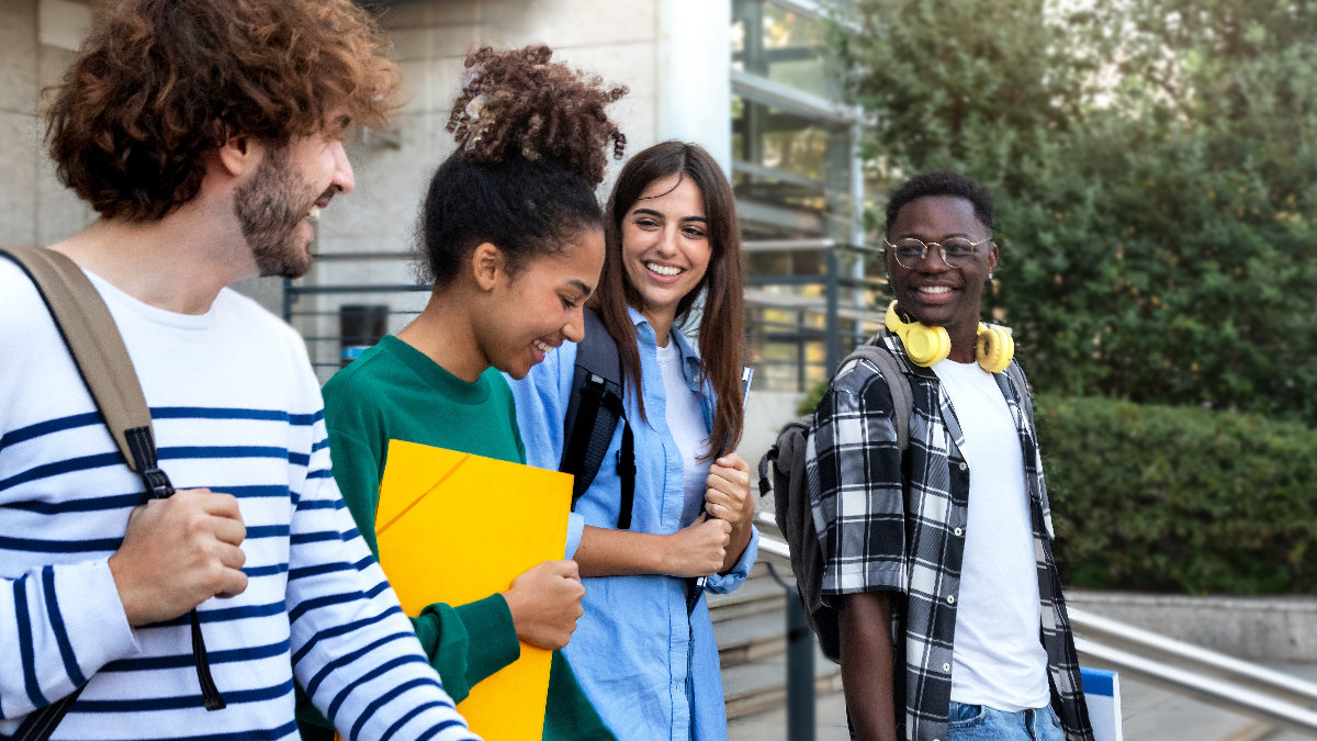 college-friends-students-teens-young-people-