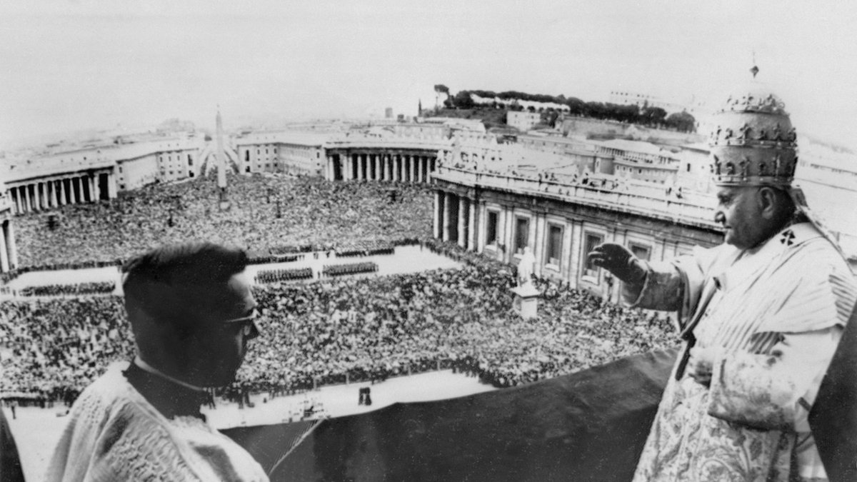 JOHN-XXIII-1962-BENEDICTION-URBI-ET-ORBI-AFP