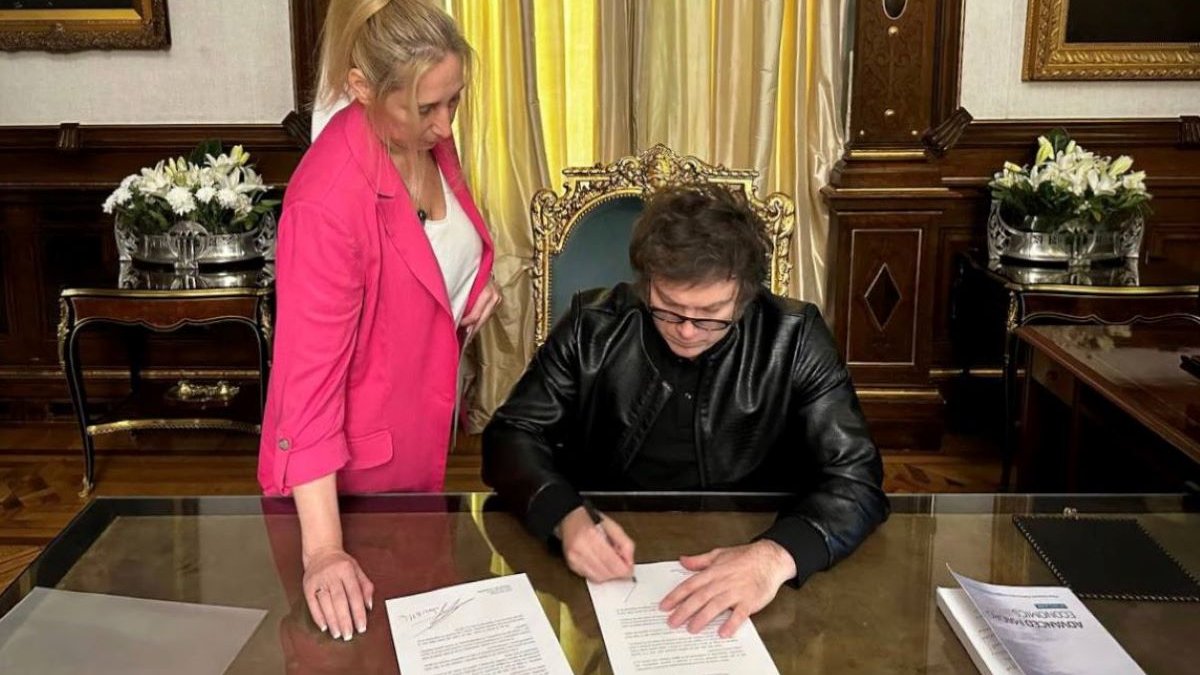 Javier Milei invita al Papa Francisco a Argentina