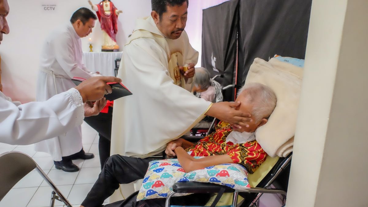 plenary indulgence to a dying person