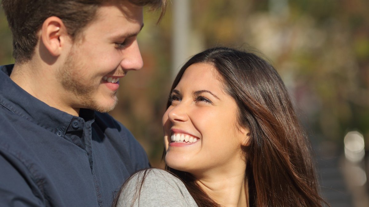 HAPPY-COUPLE-SMILING-PARK.jpg