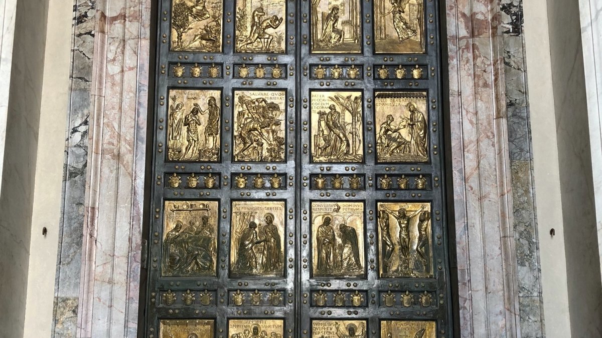 The Holy Door of St. Peter's Basilica in Vatican City Porte Sainte Basilique Saint Pierre Rome