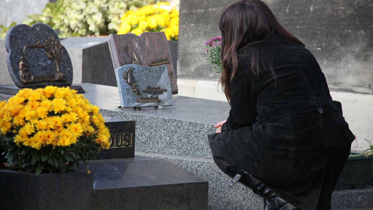CIMETIERE-TOMBE-GODONG