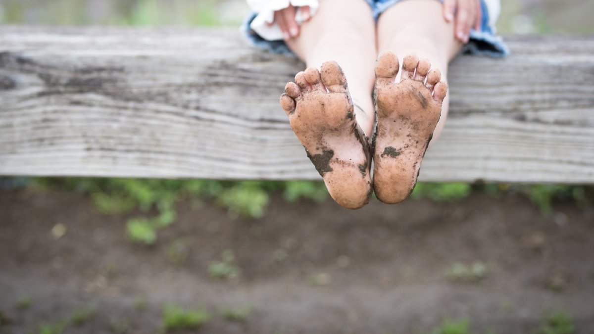 Children's feet became muddy
