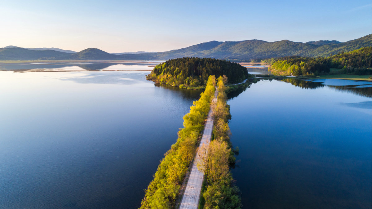 naslovna-fotografija_Cerknisko-jezero_Jost-Gantar.jpg
