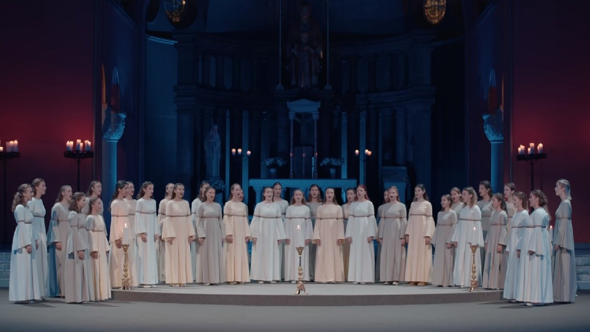 A hymn from St. Hildegard with real medieval instruments