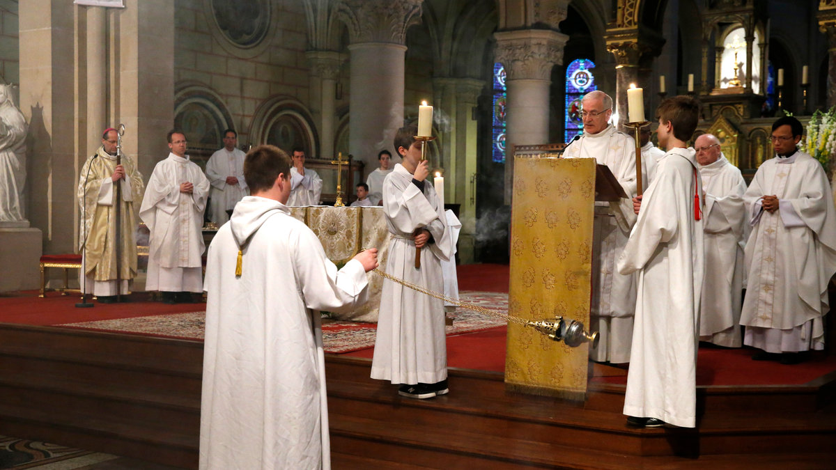 MESSE-PRETRE-GODONG