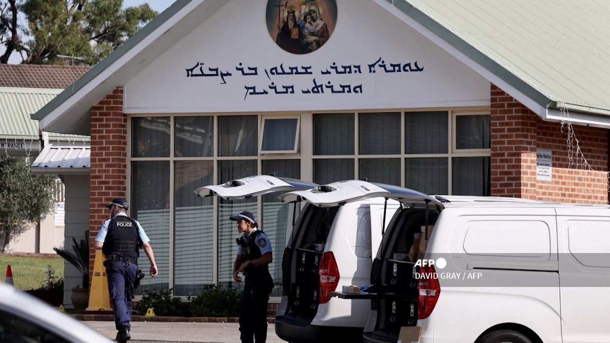 Police-outside-Sydney-Assyrian-church.jpg