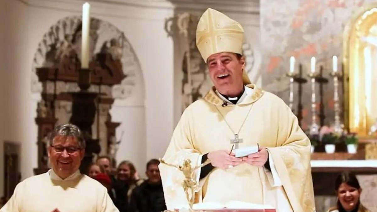 Risus paschalis - wielkanocny żart bp. Stefana Ostera