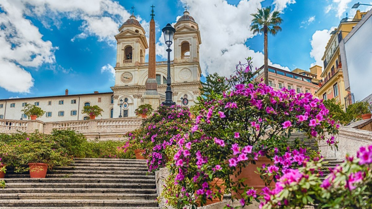 Trinita-dei-Monti-shutterstock_1962890392.jpg