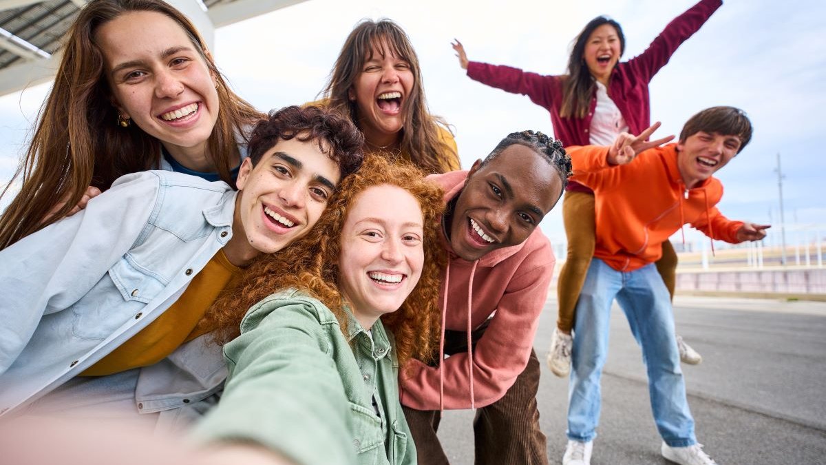 Friends-take-a-selfie