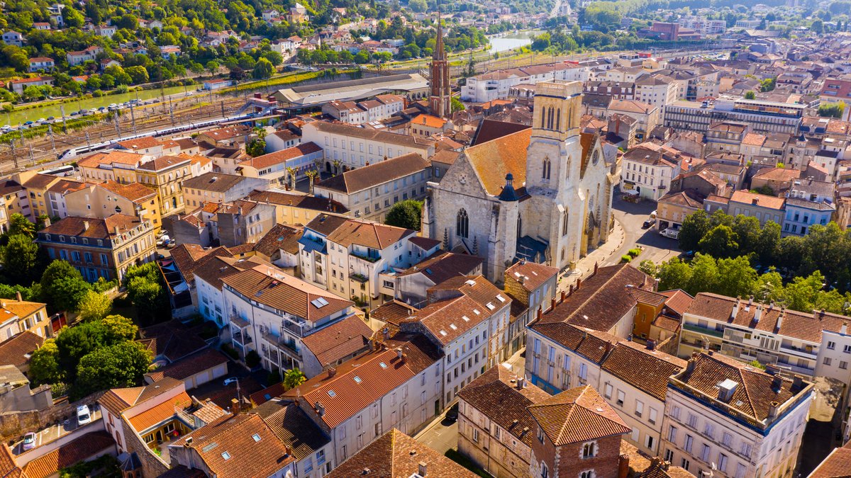 AGEN-LOT-ET-GARONNE-shutterstock