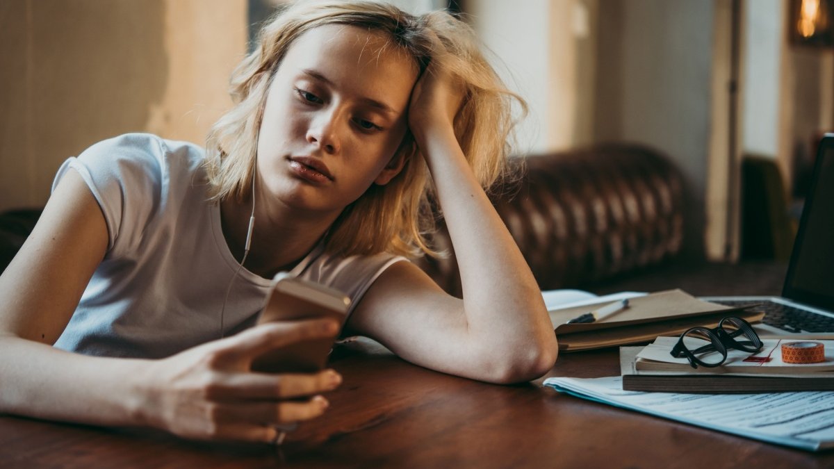 adolescente, teenager, étudiante, téléphone, concentration, musique, études, école