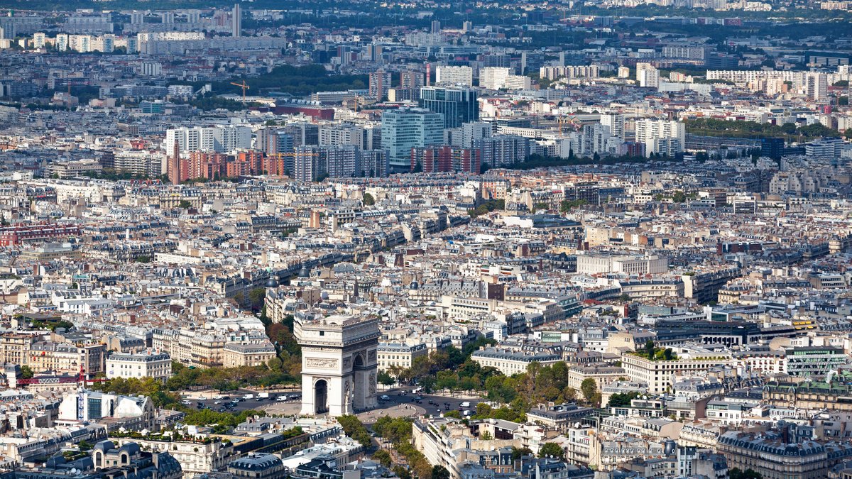 VUE-AERIENNE-PARIS-EGLISE-SAINTE-ODILE-shutterstock