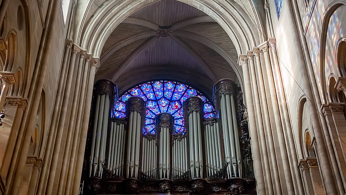 ORGUE-NOTRE-DAME-PARIS-shutterstock
