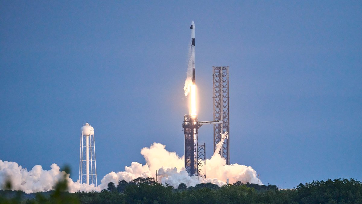 SpaceX-Falcon-9-fusee-shutterstock