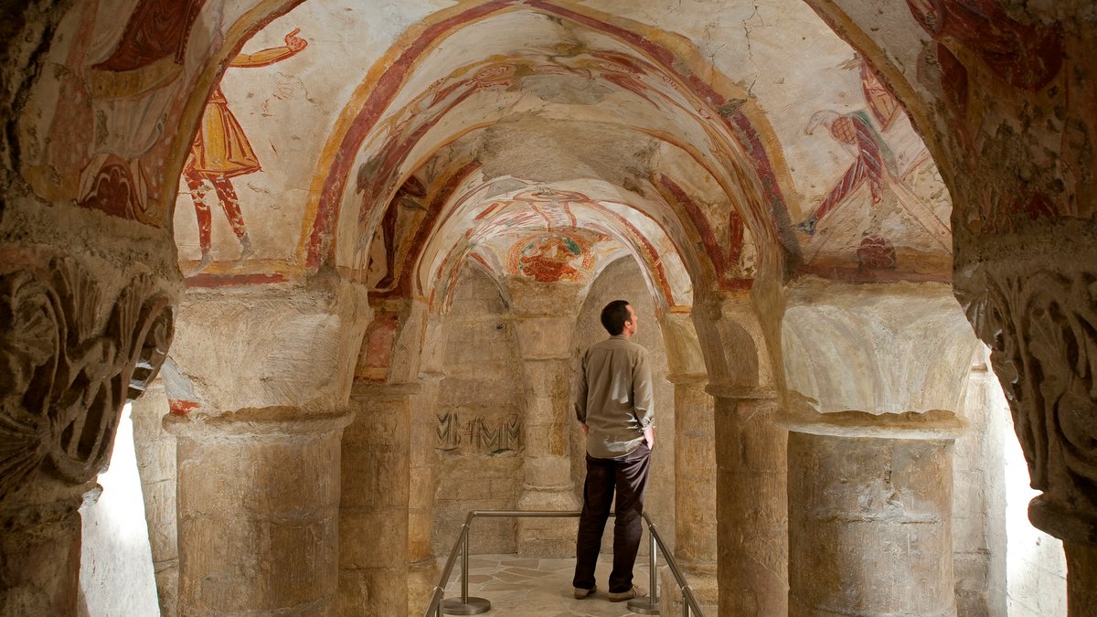 eglise-de-tavant-fresques.jpg