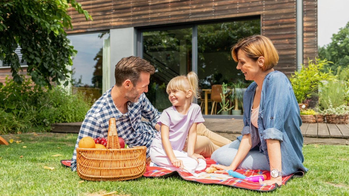 Family backyard picnic