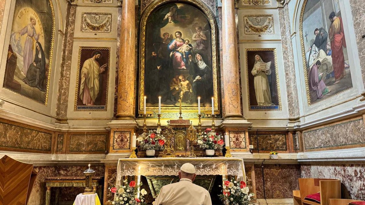 Pope-Francis-visited-the-Church-of-Saint-Augustine-in-Rome