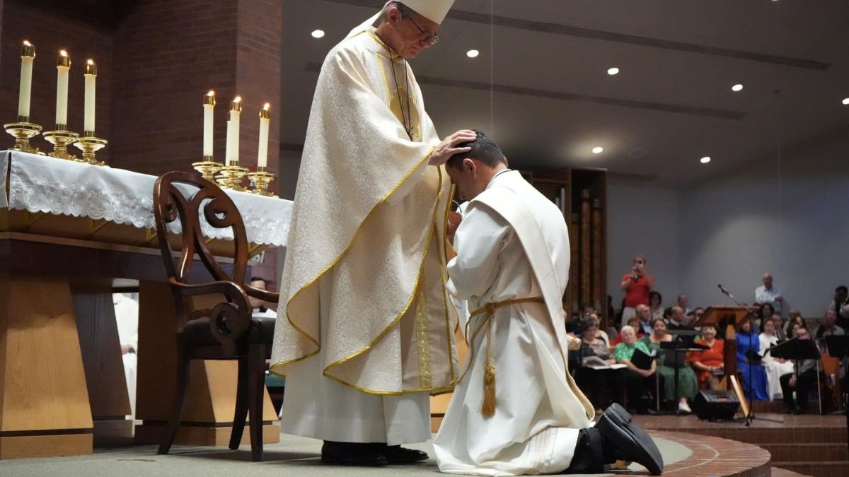 Padre Rafael Becerra sacerdote