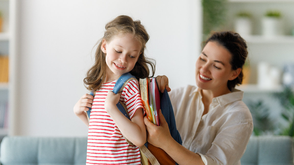 mom-child-back-to-school-