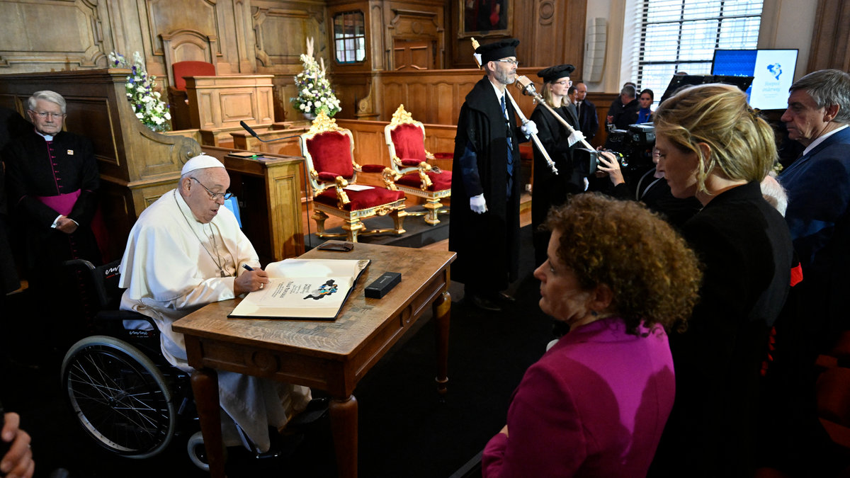 Pope Francis (C) and KU Leuven rector Luc Sels (L) pictured during a papal visit to the KU Leuven university on Friday 27 September 2024